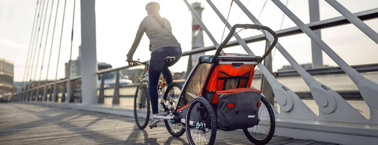 Montage des Thule Kinderanhängers an das Fahrrad