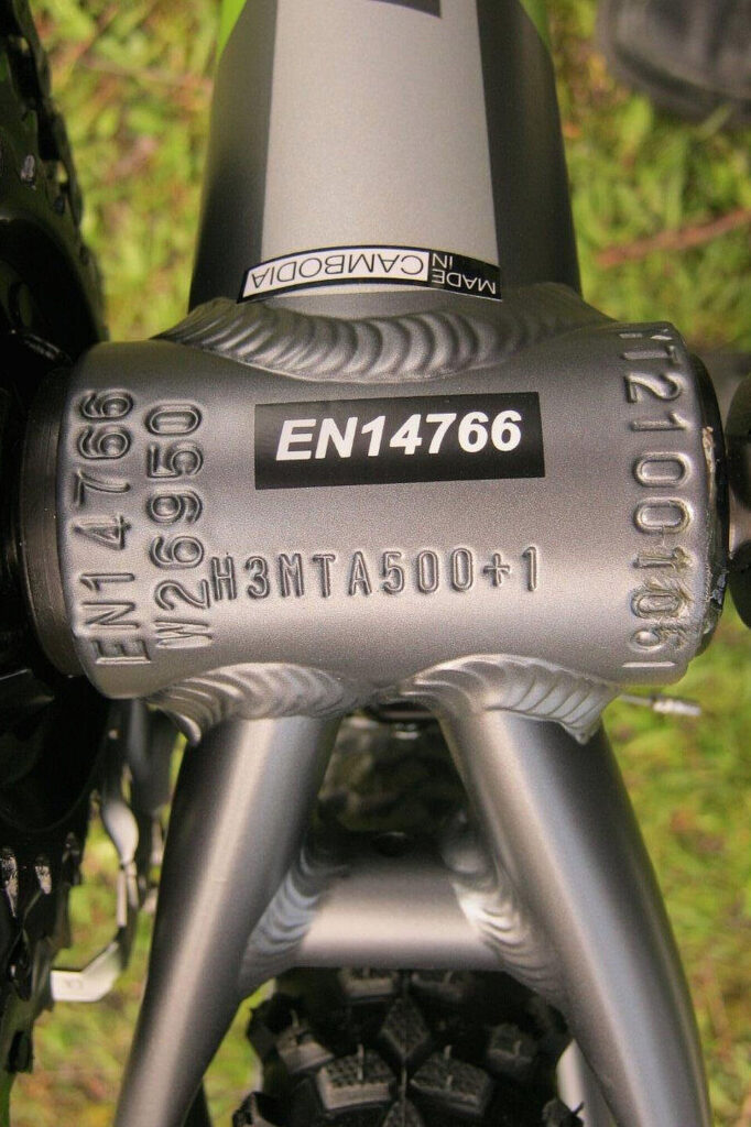 Um dein Fahrrad / E-Bike eindeutig identifizieren zu können ist die Rahmennummer perfekt und sollte auch notiert werden wenn man eine Fahrradversicherung hat.