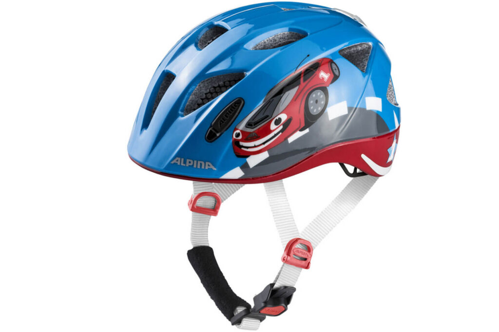 Fahrradhelme speziell für Kinder. Im Bild sieht man einen Fahrradhelm für Kinder mit einem Auto Design.