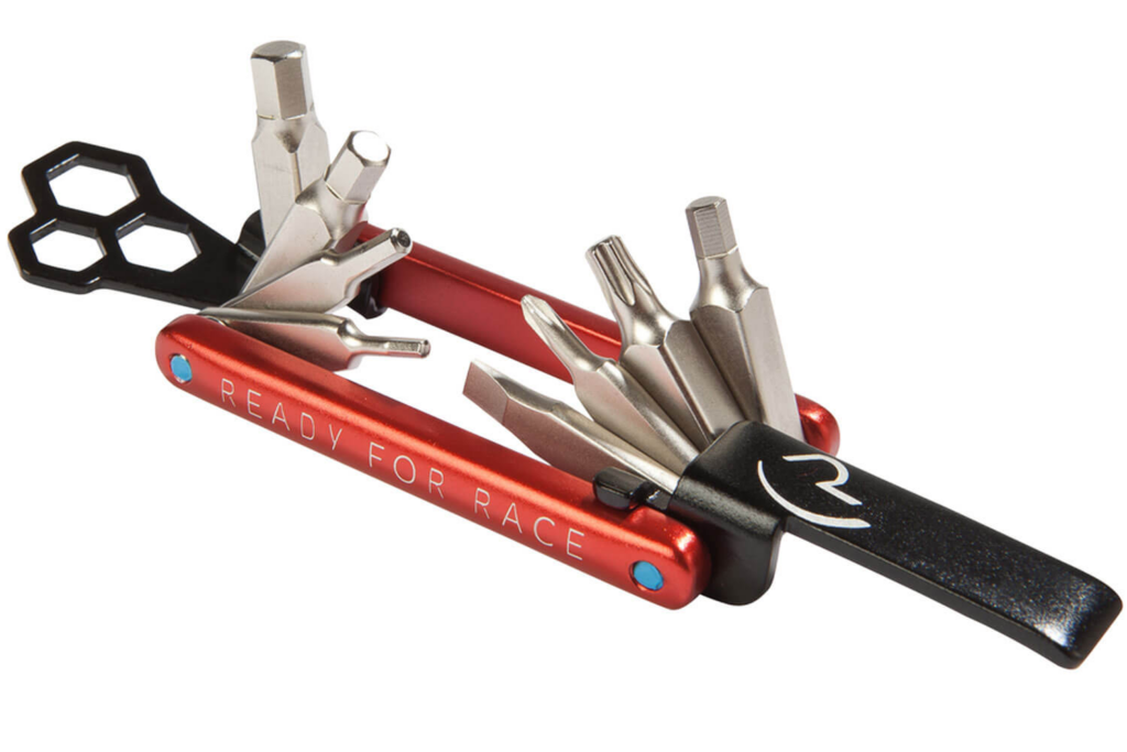 Cube RFR Multi Tool 12
Kompaktes Fahrrad-Multitool mit Inbusschlüsseln, Torx- und Schraubendreher-Bits – unverzichtbares Werkzeug für Reparaturen und Pannen auf Bikepacking-Touren.