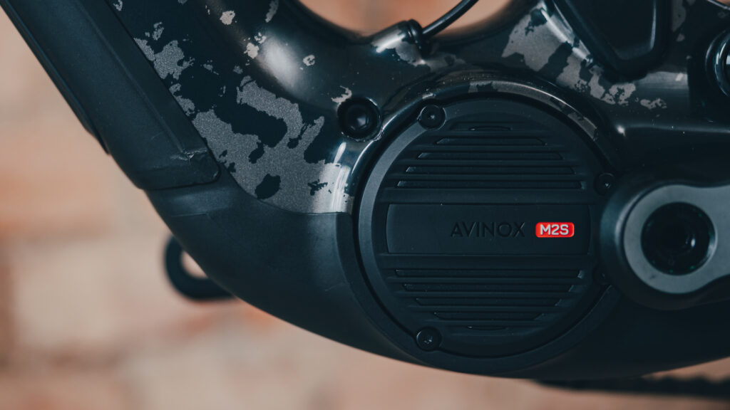 Cube Stereo Hybrid ONE44 HPC E-Bike Mountainbike Fullys bekommen den neuen Avinox M2S E-Bike Motor mit 150Nm Drehmoment. 